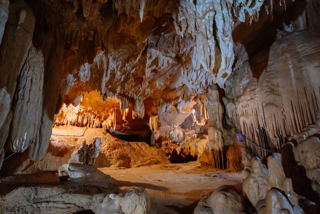 Động Vái Giời (Heaven's Worship Cave)