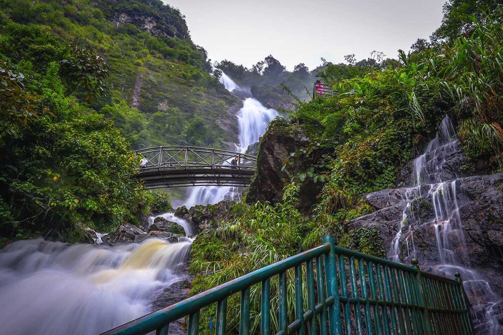 Silver Waterfall 